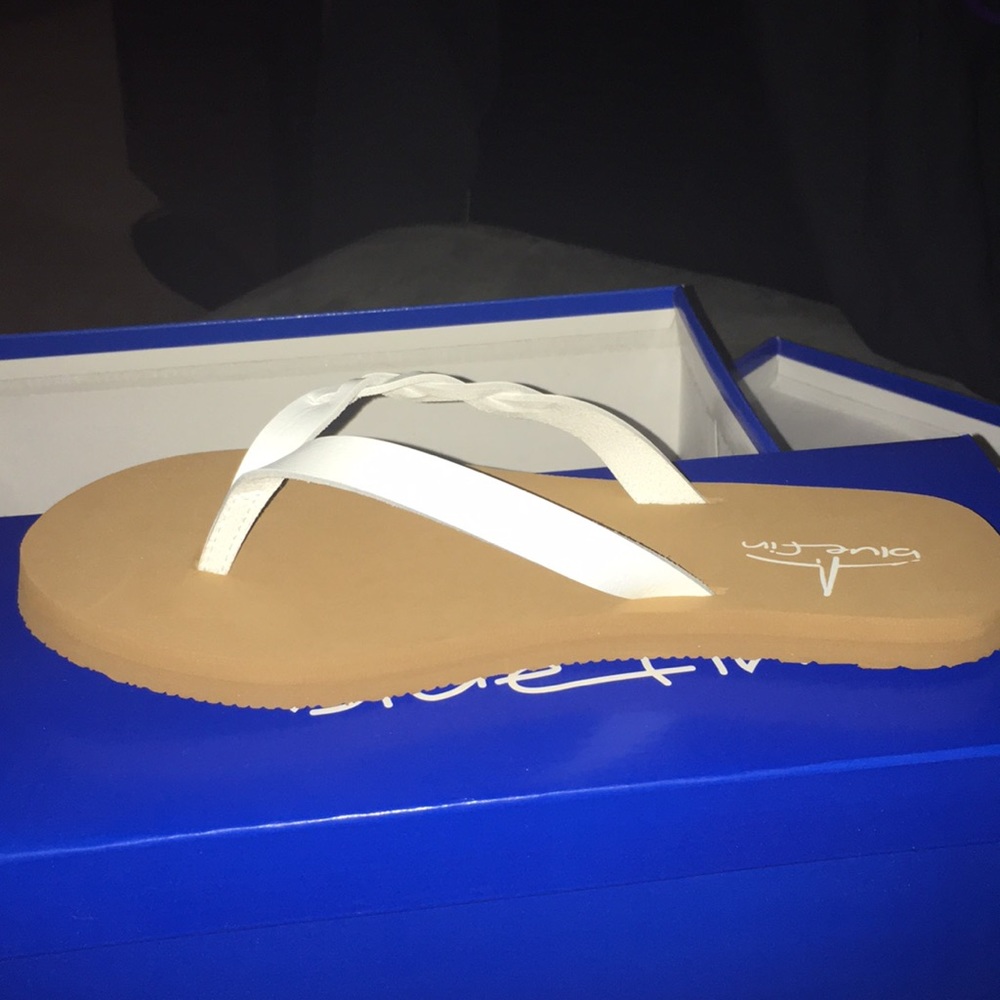 Blue fin flip flops